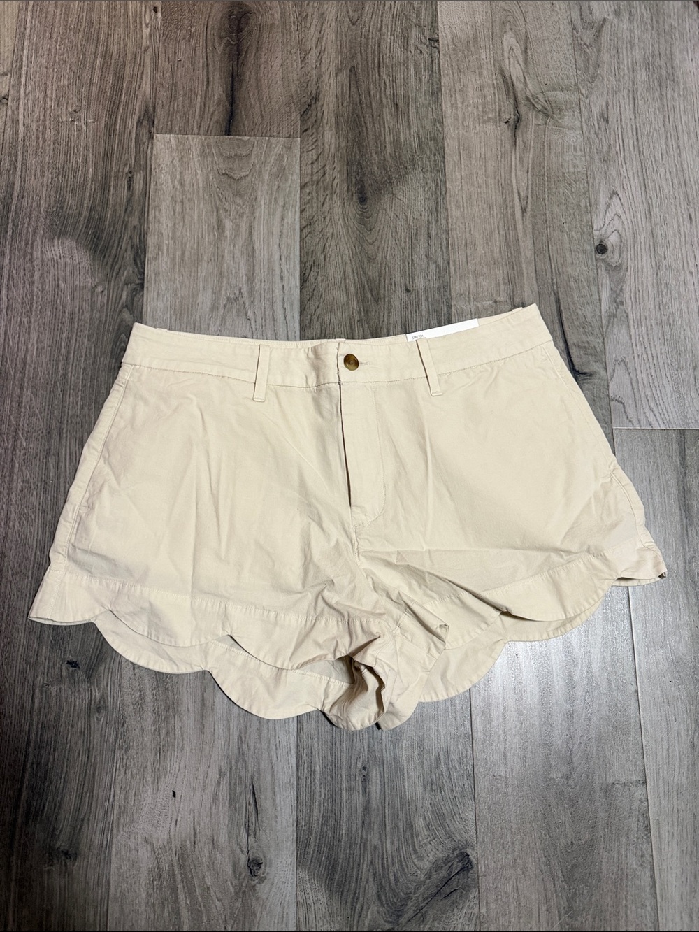 American Eagle Outfitters Beige Scallop Hem High-Waist Shorts